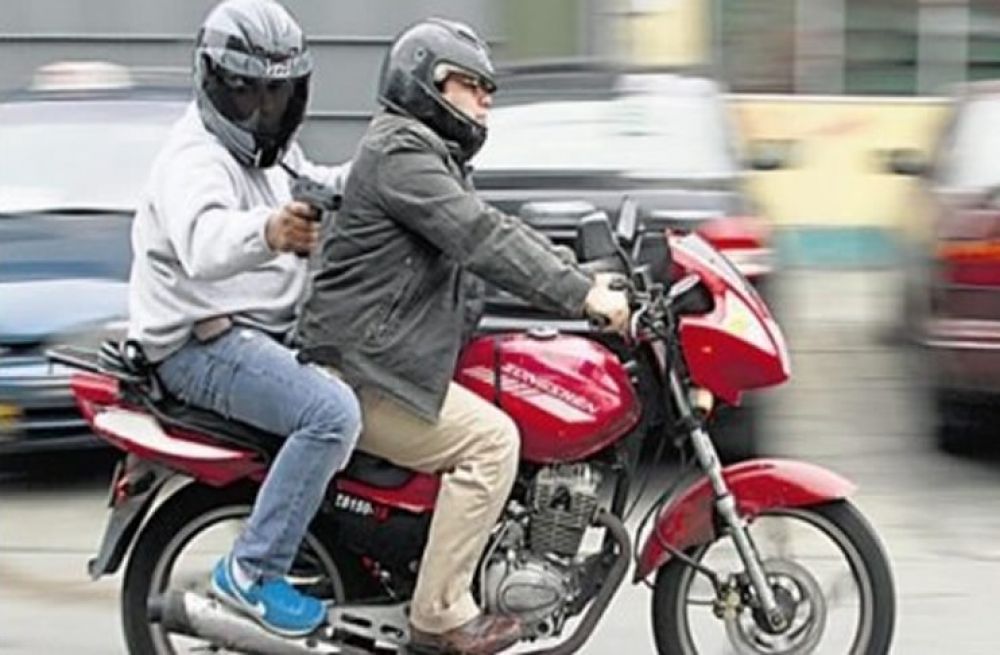 Motochorros se llevan millonario botín en Ciudad del Este