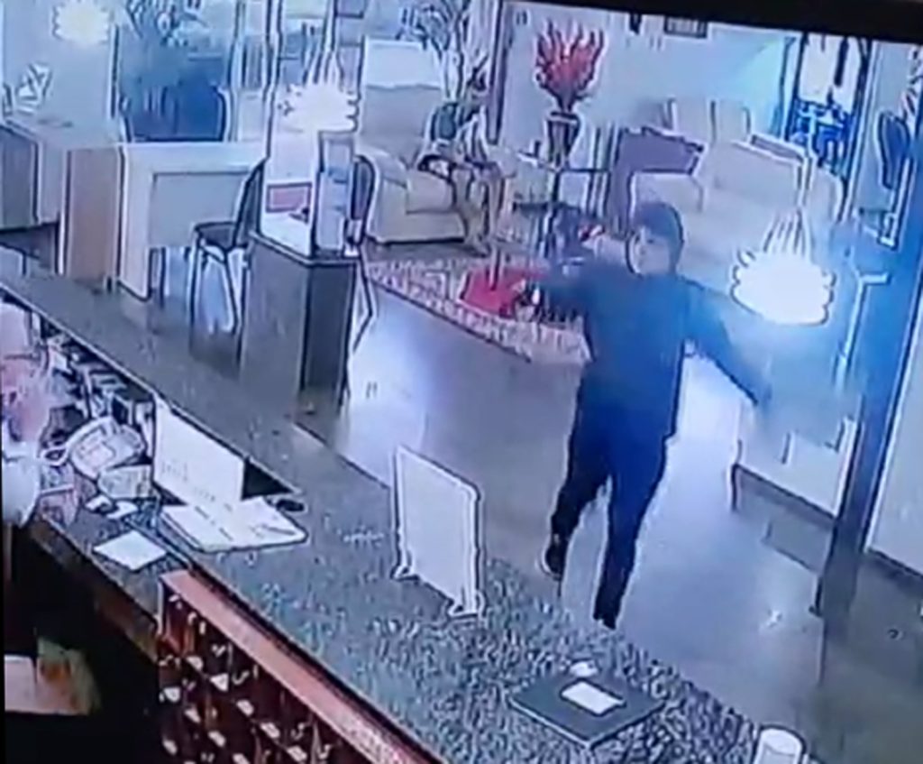 Asaltantes paraguayos irrumpen en hotel de Foz de Yguazú y roban dinero y celulares