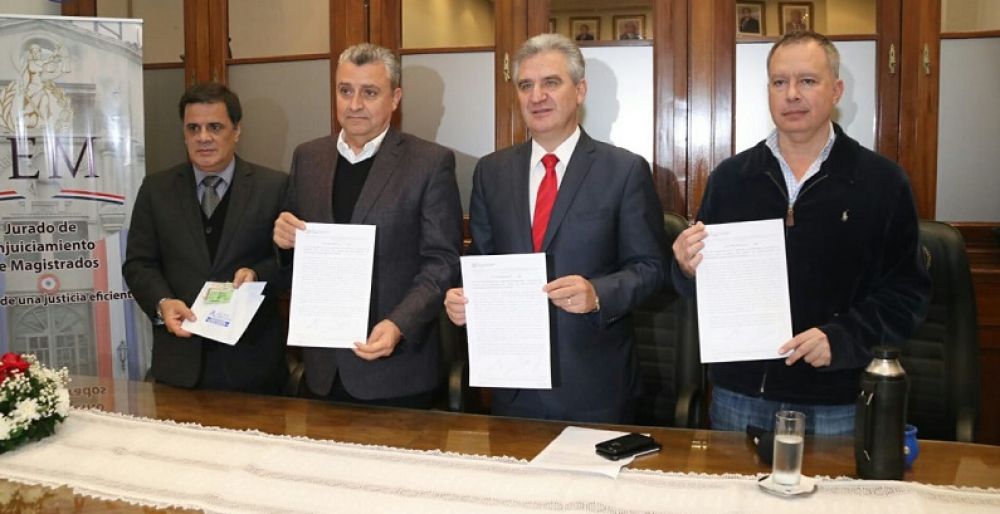 JEM dona vehículos a la Policía Nacional