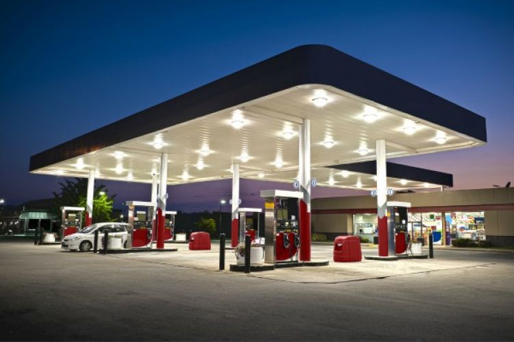 Emblemas privados se suman a Petropar y bajarán precio del combustible a partir de mañana