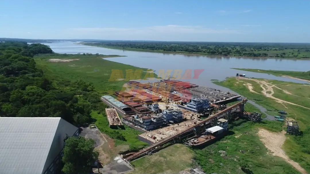 Denuncian embarcaciones abandonadas en el río Paraguay