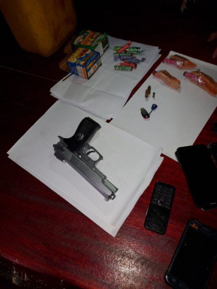 Detienen a un hombre con explosivos comerciales en allanamiento en Presidente Franco