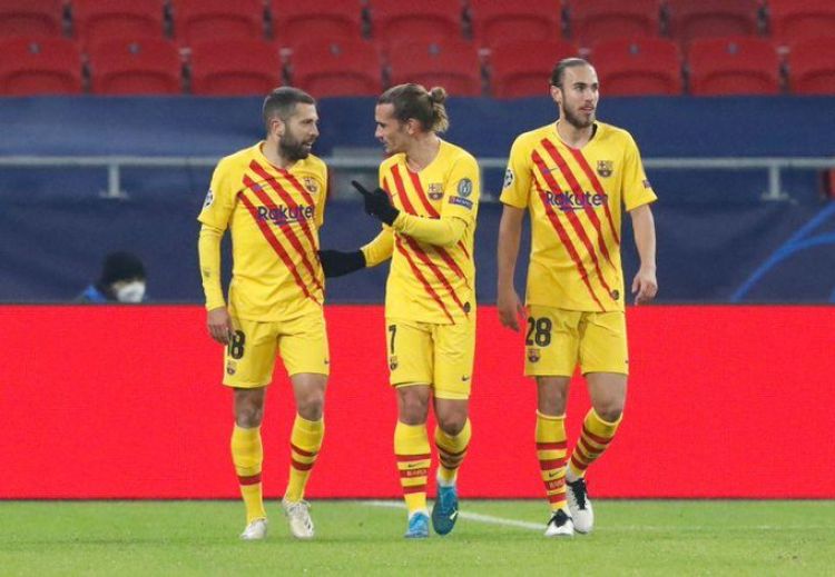 El Barcelona retrasará pago de salarios a futbolistas por situación financiera "preocupante"