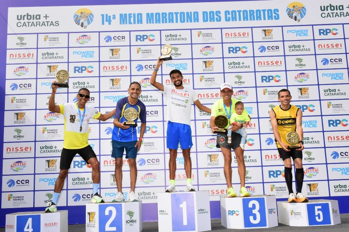 Derlys Ayala gana la Media Maratón Cataratas