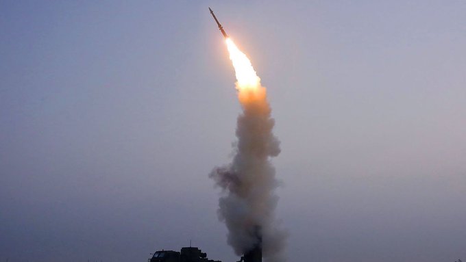 Corea del Norte lanzó otro misil balístico de medio alcance al mar de Japón