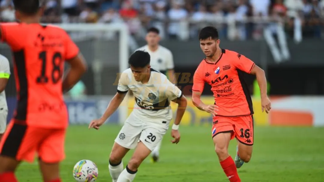 Olimpia y Nacional empatan en la fiesta del campeón