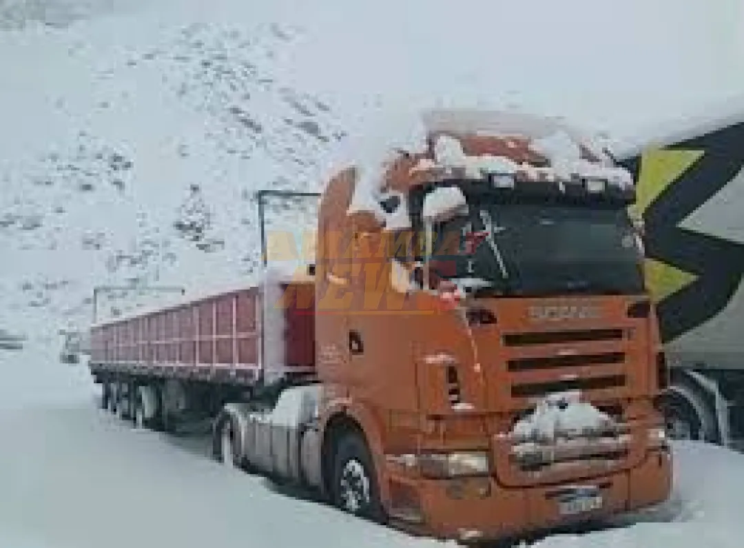 Camioneros paraguayos están varados y desaparecidos en la nieve en Chile