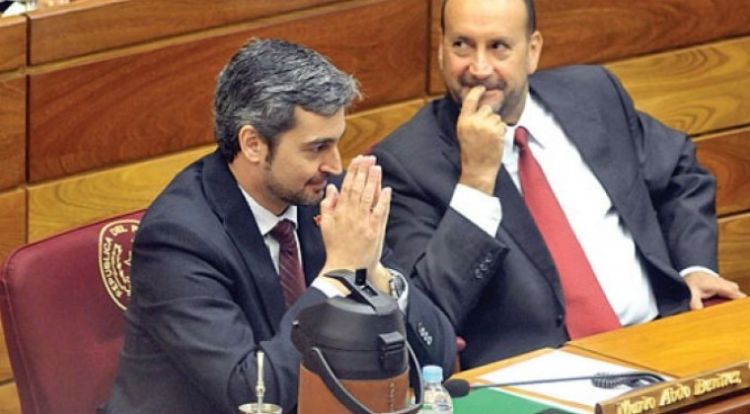 Salomón minimiza fuga masiva de bancada oficialista y dice que “está todo bien”