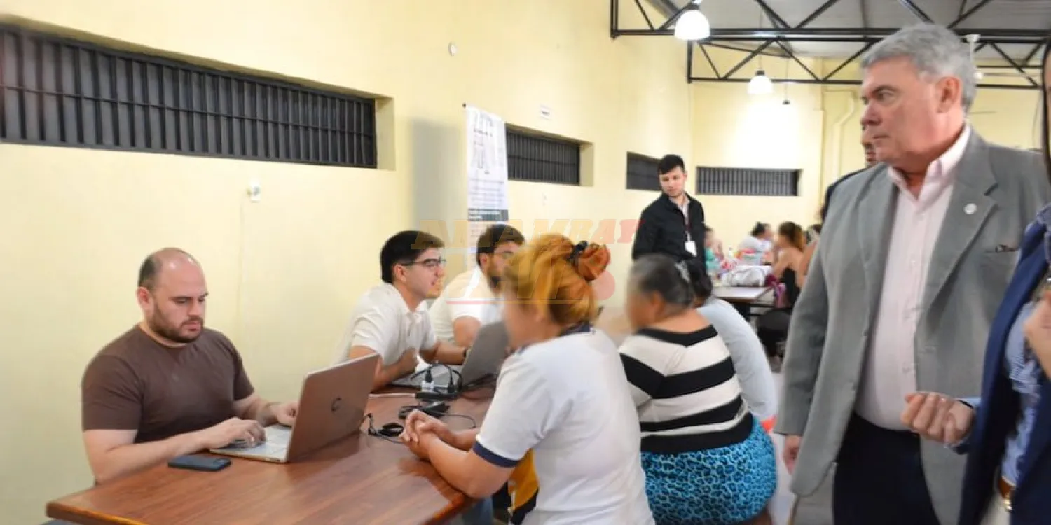 Comitiva visita la cárcel de mujeres tras denuncias de internas