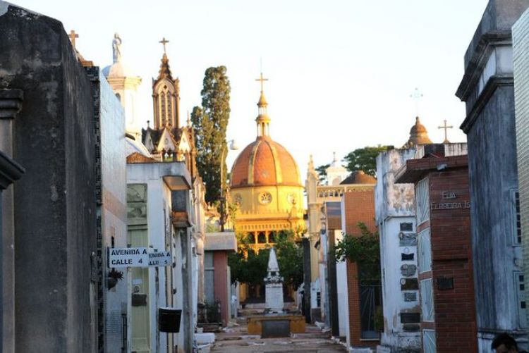 Cementerios de Asunción estarán cerrados este domingo por protocolo sanitario