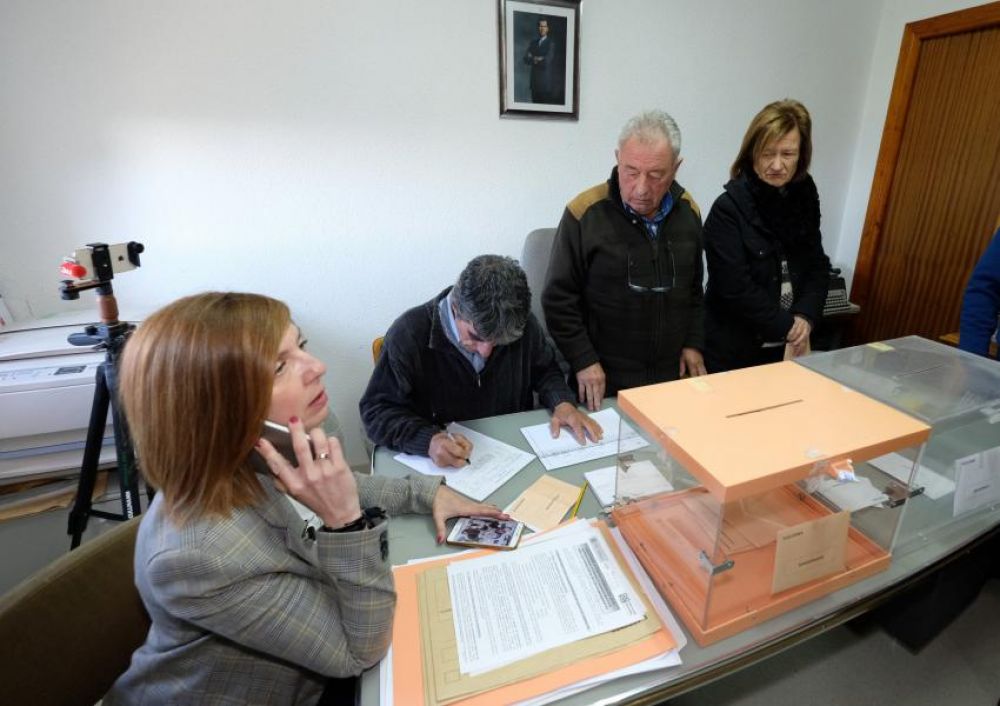Cierran urnas tras jornada de votación en España