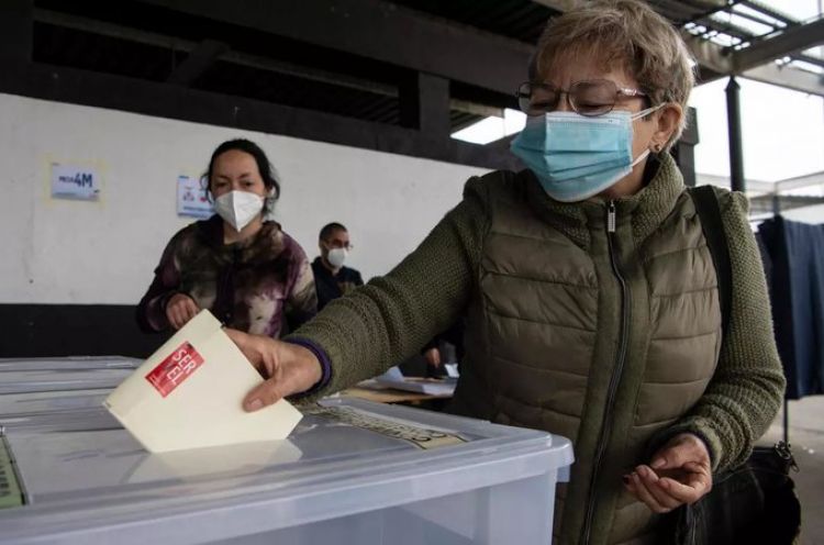 Chile avanza en su segunda jornada de elección de redactores de la nueva constitución