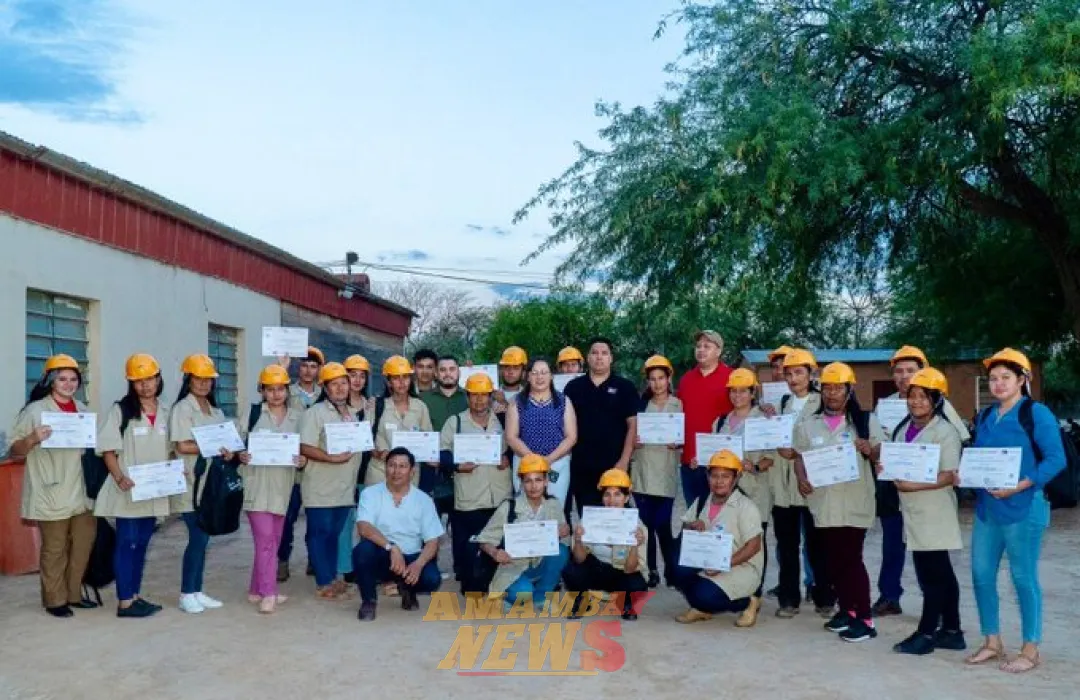 Mujeres indígenas del Chaco rompen barreras y se reciben de albañiles y electricistas