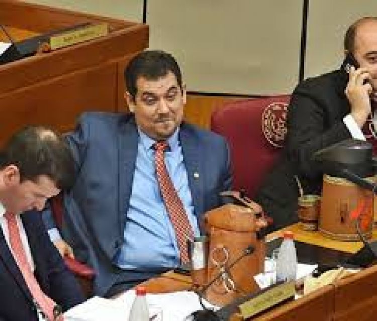 "Cuando advertimos que la vacuna era la solucin prefirieron relajarse" afirma senador