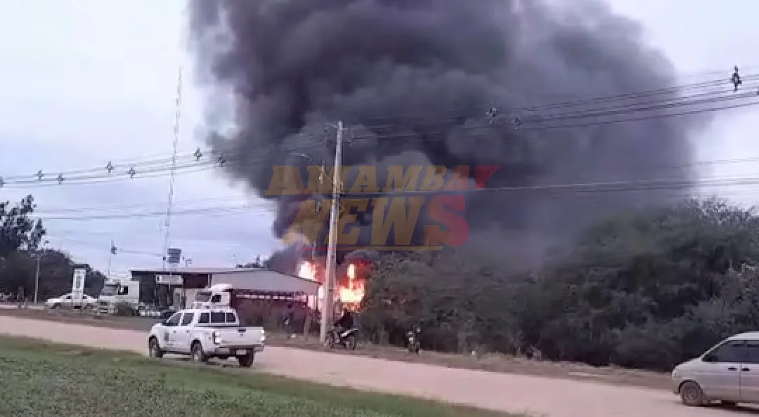 Incendio afecta comisaría de Filadelfia: el fuego se habría originado en la cocina