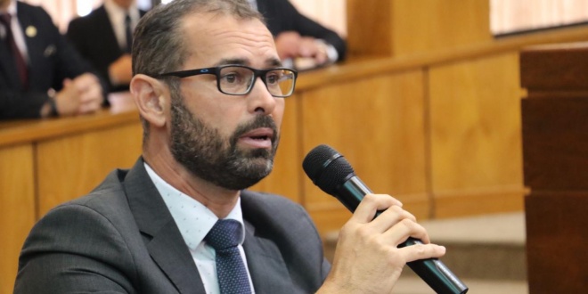 Luego de publicaciones, Contrataciones reacciona y suspende licitación de Justicia