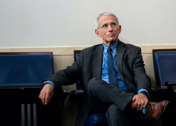 La vacunación es la única solución para la India, dice Fauci