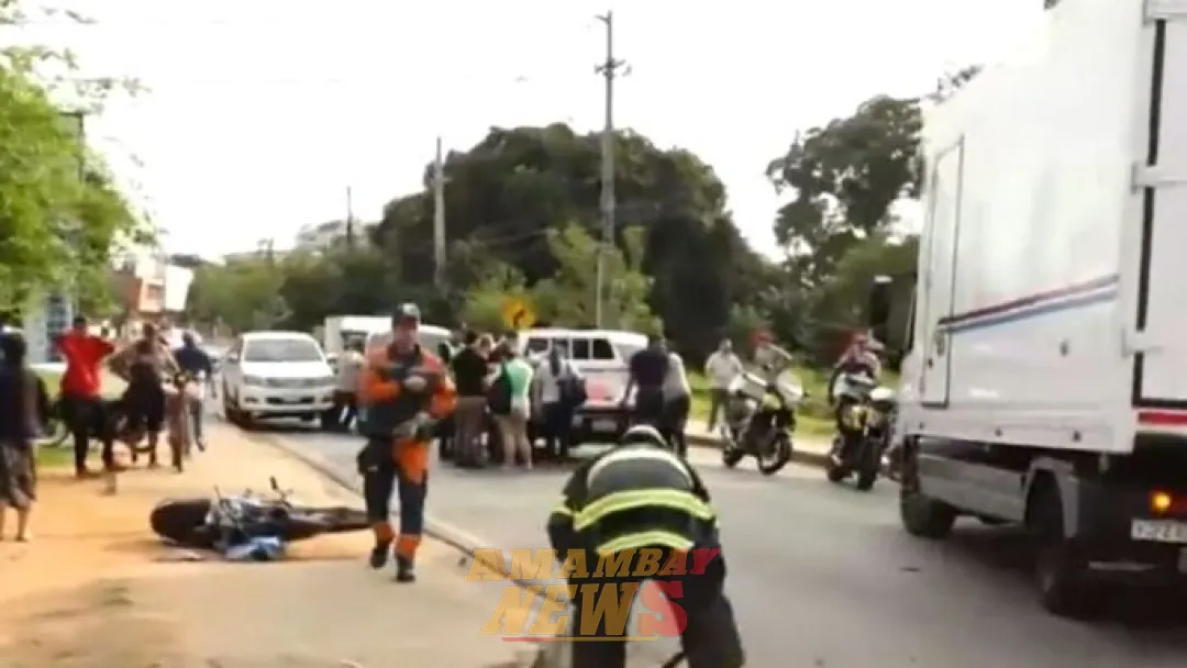 Una joven motociclista muere al chocar por un camión en San Lorenzo