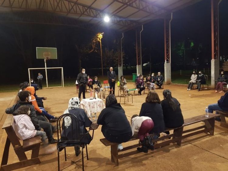 Laicos de Hernandarias están en vigilia y rechazan cambio del padre Martínez