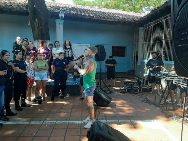 «Ke personajes» actuaron en el Buen Pastor