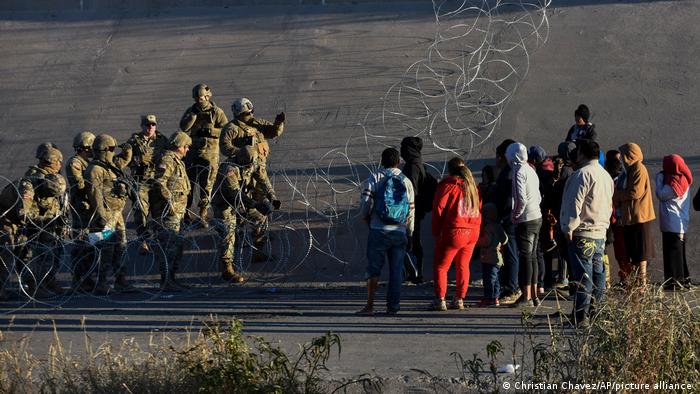Corte Suprema de Estados Unidos ordena mantener el Título 42 que permite expulsar a migrantes