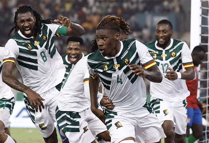 Camerún sobrevive en la Copa de África con remontada agónica ante Gambia