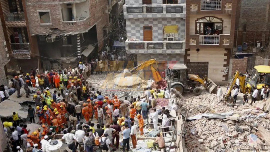 Al menos 11 muertos por derrumbe de un edificio en India