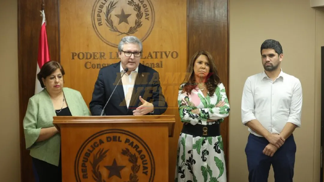 Opositores dicen que entreguismo a EEUU fue moneda de cambio para levantamiento de sanción a HC