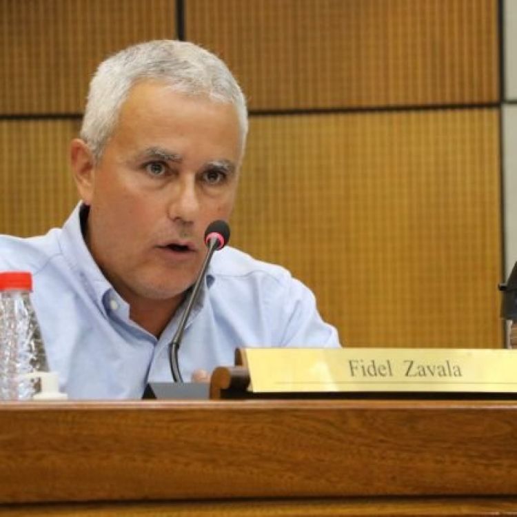 Tras acusación de que ocupa terreno fiscal, Zavala ataca a entes y sector del Congreso
