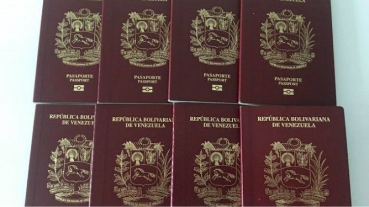 Caracas habría enviado más de 34.000 pasaportes al exterior
