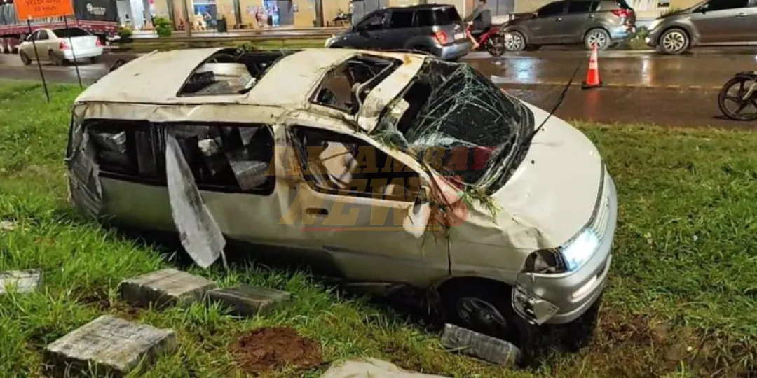 Furgoneta que llevaba más de dos toneladas de marihuana sufrió vuelco en CDE