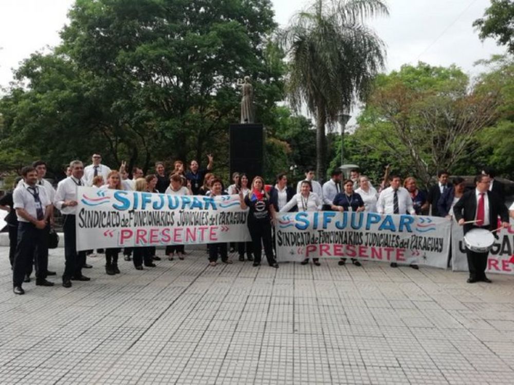 Huelga de funcionarios judiciales continúa hasta que se firme el acuerdo con la Corte