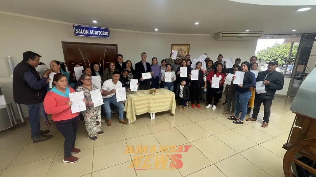 Municipalidad de PJC entrega certificado de ocupación a moradores de la fracción Mangal