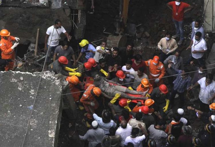 Diez muertos en el derrumbe de un edificio en India