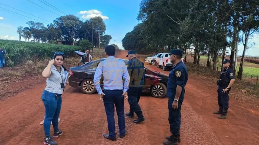 Delincuentes abandonan auto con armas tras enfrentamiento y persecución en Itapúa