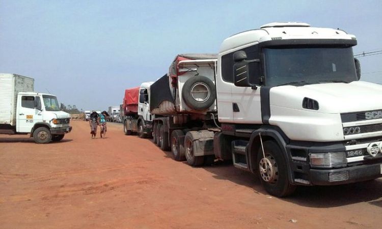 Camioneros vuelven a amenazar con paro desde mañana