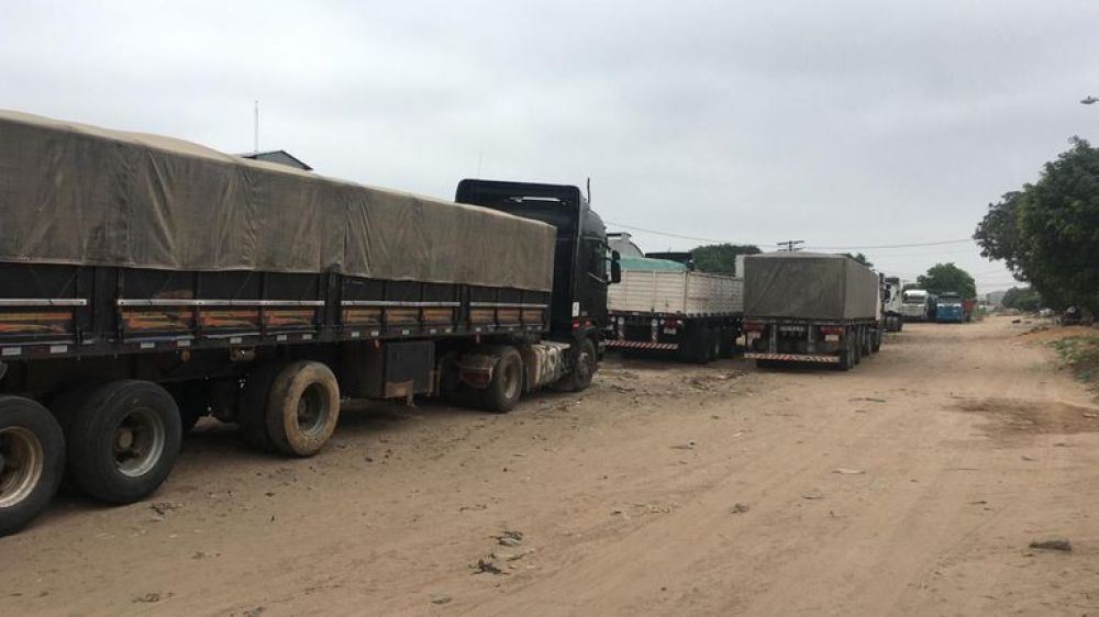 Camioneros paraguayos varados en Bolivia ruegan asistencia