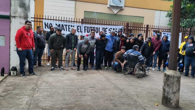 Salonistas protestan ante la FPFS