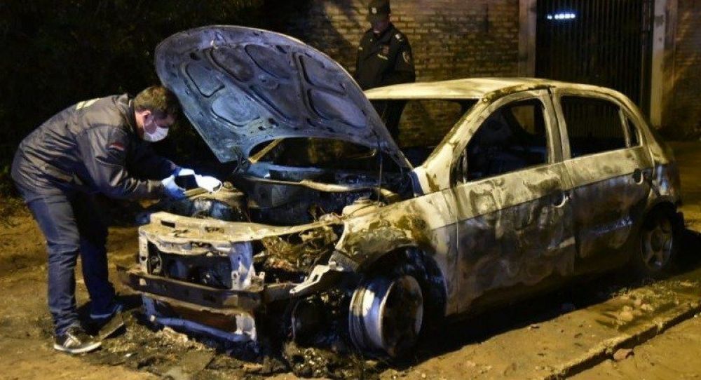 Arde en llamas un automóvil en Aregua
