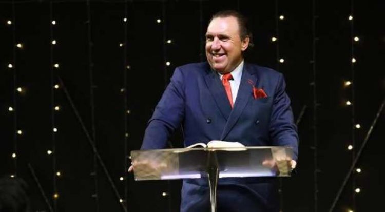 Arrestan a pastor evangélico por celebrar culto en Florida sin respetar confinamiento