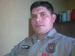 Hallan sin vida a un policía en una patrullera