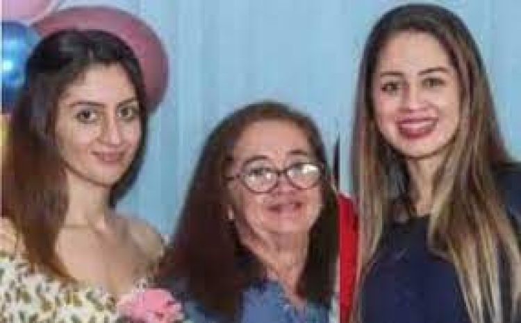 Aíslan en prisión a hermanas acusadas de matar a madre, ante amenazante “bienvenida”