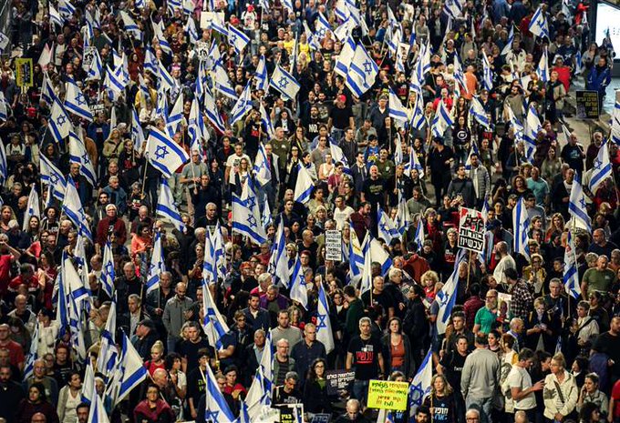 Israel cierra las escuelas y limita actividades ante la amenaza de Irán