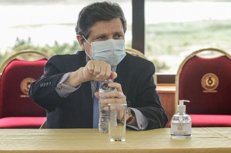 Acevedo reitera que prioridad es rescatar con vida al ex vicepresidente Oscar Denis