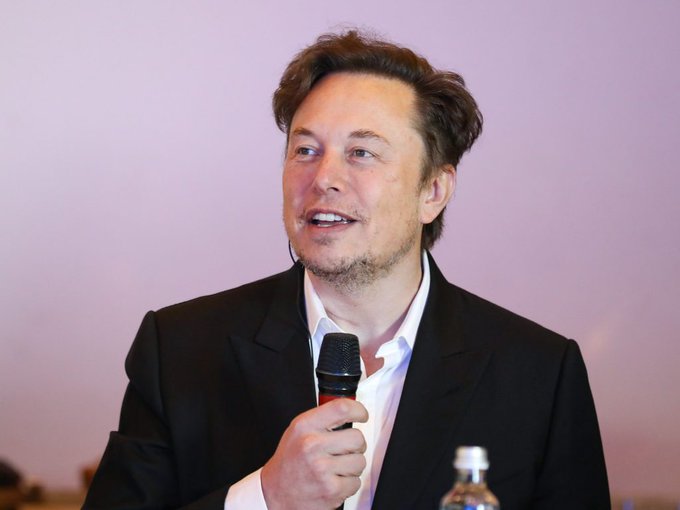 Elon Musk dice que está "abierto a la idea" de comprar Silicon Valley Bank
