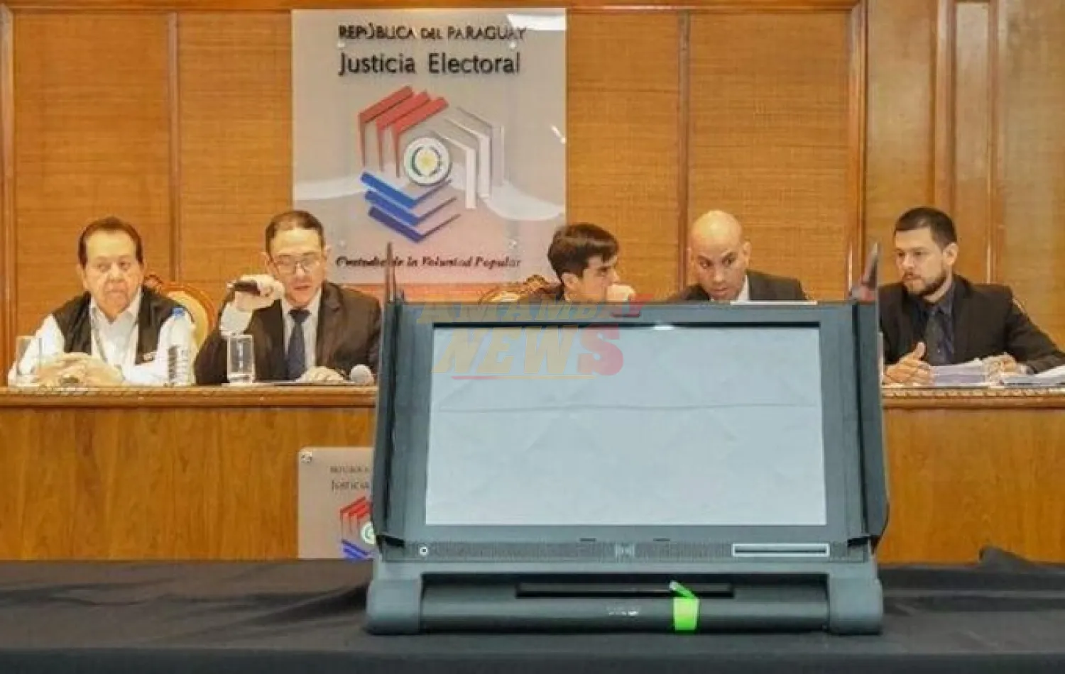 Diputados convocan hoy al TSJE por dudosa licitación de máquinas de votación