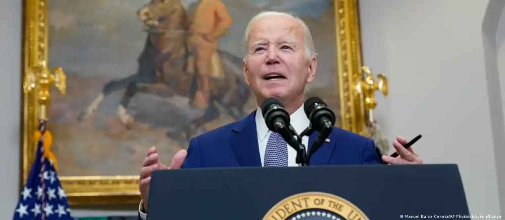 Biden promete ayudar a Ucrania tras acuerdo de financiación