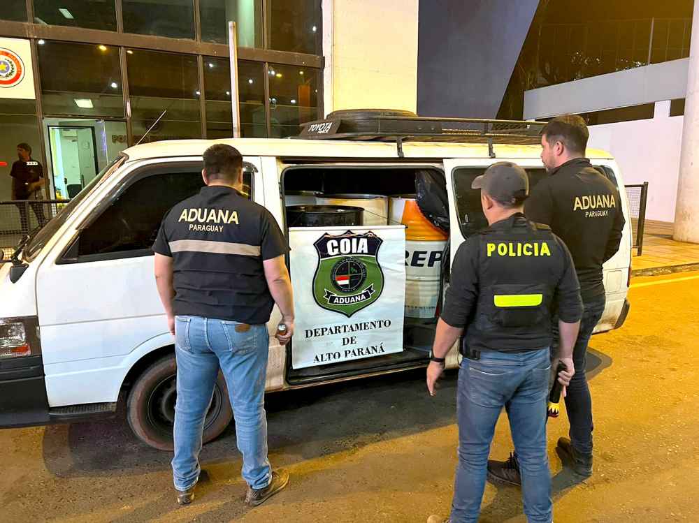 Agentes de la COIA incautan 2.000 litros de combustible de contrabando en Los Cedrales