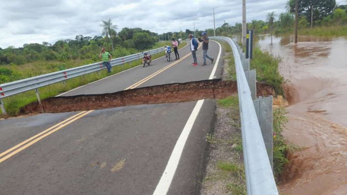 Desborde del río Aquidabán destroza ruta asfaltada en Concepción