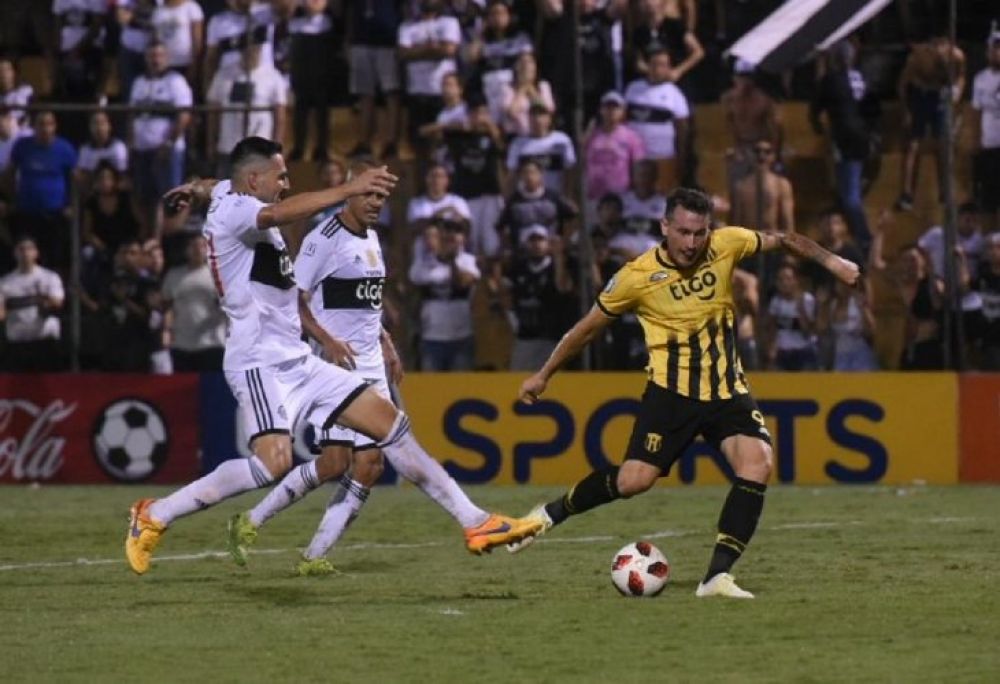Guaraní triunfa, pero Olimpia podría quedarse con los puntos